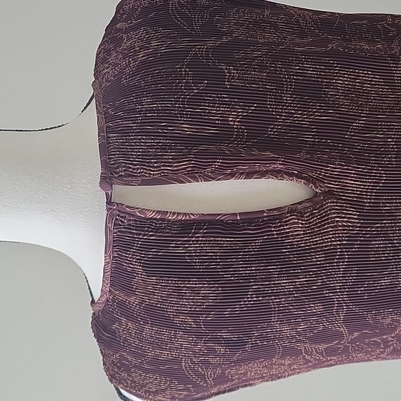 Evereve‎ Hazel Burgundy Scoop Neck Sleeveless Pleated Dress Women Sz Medium - Picture 6 of 15